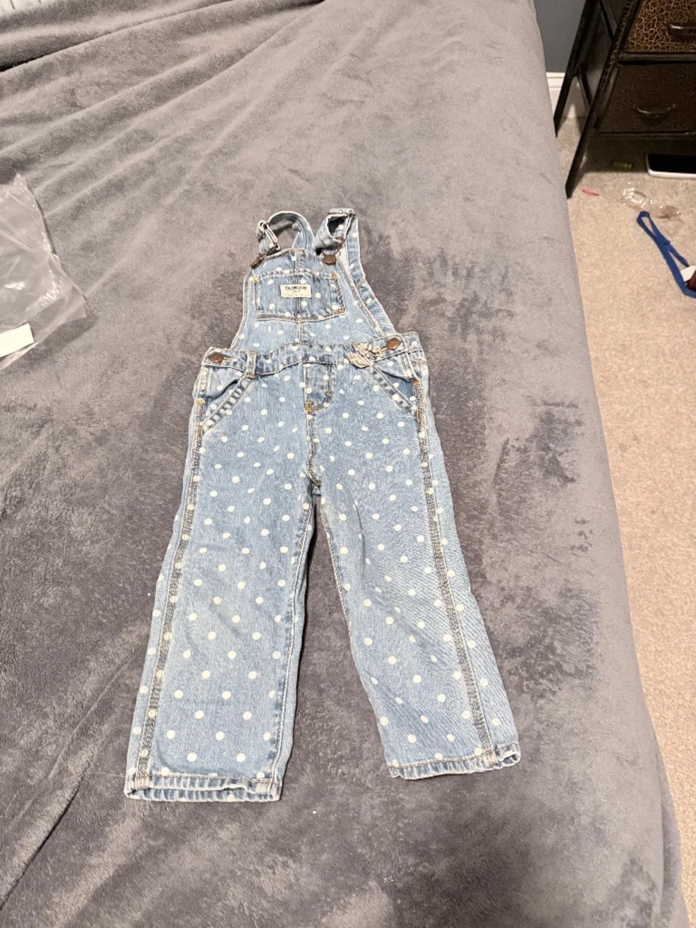 Girl’s Osh Kosh jean overalls size 2T